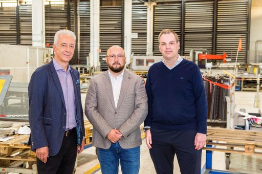 Auf dem Bild zu sehen von links nach rechts: Ministerpräsident
a.D. Stanislaw Tillich, Mitglied des Beirates der ZPE; Konrad Groß,
Geschäftsführer der Bühler GmbH; Olaf Zachert, Geschäftsführender
Gesellschafter der ZPE / Weiterer Text über ots und
www.presseportal.de/nr/159066 / Die Verwendung dieses Bildes für
redaktionelle Zwecke ist unter Beachtung aller mitgeteilten
Nutzungsbedingungen zulässig und dann auch honorarfrei.
Veröffentlichung ausschließlich mit Bildrechte-Hinweis.