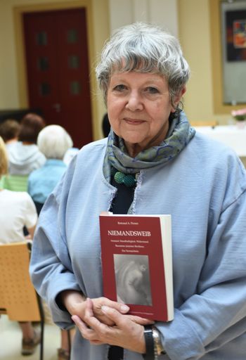 Rotraud A. Perner mit Autobiografie "Niemandsweib"