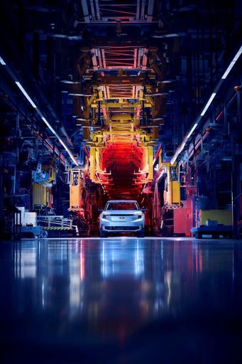 Vorschau Bild von Produktionsstart Ford Explorer / Weiterer Text über ots und
https://www.ots.at/pressemappe/DE143363 / Die Verwendung dieses
Bildes für redaktionelle Zwecke ist unter Beachtung aller
mitgeteilten Nutzungsbedingungen zulässig und dann auch honorarfrei.
Veröffentlichung ausschließlich mit Bildrechte-Hinweis.