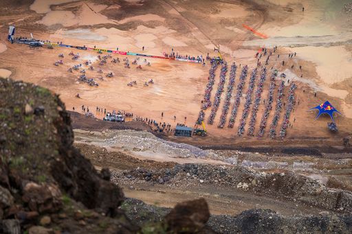 Vorschau Bild von Participants perform during the Red Bull
Erzbergrodeo 2024 in Eisenerz, Austria on June 2, 2024 // Philip
Platzer / Red Bull Content Pool // SI202406020529 // Usage for
editorial use only //