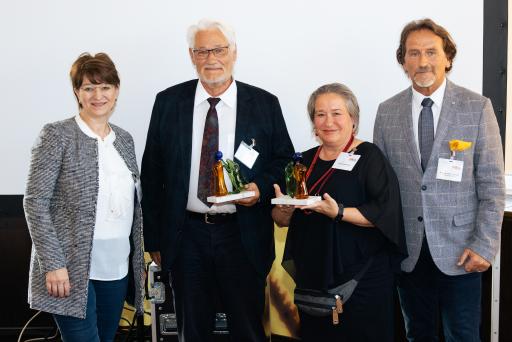 Von links: Spartenobfrau Gewerbe und Handwerk der
Wirtschaftskammer Wien Maria Neumann, Preisträger Peter Stippel und
Manuela Mätzener, Obmann der Fachgruppe Harald G. Janisch