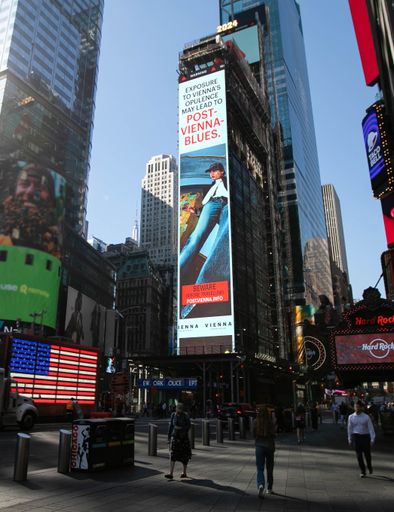 Das Kampagnen-Sujet „Post-Vienna-Blues“ am Times
Square in New York City.