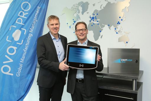 FASTEC-Geschäftsführer Stefan Rupprecht und Christian Reusch mit
FASTedge Box und Touch-Terminal FASTedge SFT15 / Weiterer Text über
ots und www.presseportal.de/nr/175147 / Die Verwendung dieses Bildes
für redaktionelle Zwecke ist unter Beachtung aller mitgeteilten
Nutzungsbedingungen zulässig und dann auch honorarfrei.
Veröffentlichung ausschließlich mit Bildrechte-Hinweis.