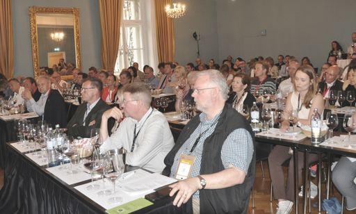 Vorschau Bild von Voller Saal bei dem RWB Tasting „Die großen Rieden
der Renommierten Weingüter Burgenland“ (Foto: RWB)