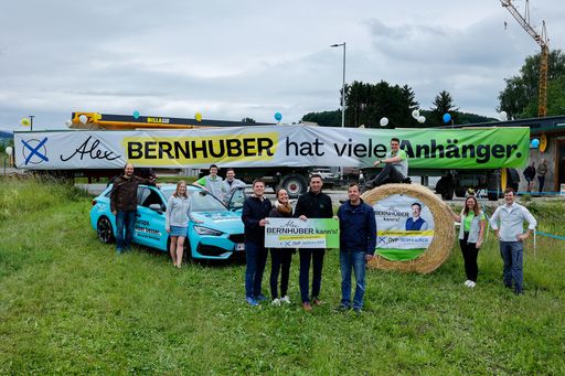  Gemeinsam mit seinem Team führte Alexander
Bernhuber einen intensiven Wahlkampf.