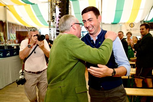 Vorschau Bild von Alexander Bernhuber konnte auf die Unterstützung
des Bauernbundes zählen.