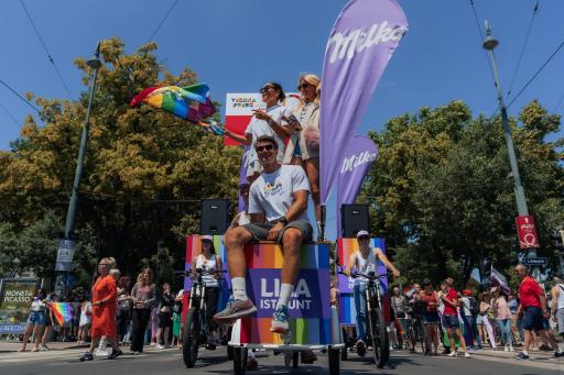 Vorschau Bild von Milka Testimonials bei der Regenbogenparade
