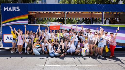  Mars Austria auf der Regenbogenparade 2024