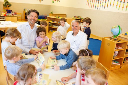 Alexander Hayn, der Obmann des Wiener Medizinproduktehandels
(links) und Elmar Walter, der Geschäftsführer der St.
Nikolausstiftung-Kindergärten