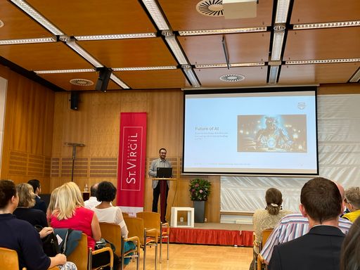 Vorschau Bild von Eines der Highlights war der Vortrag von Radomir
Dinic (FH Salzburg): „Künstliche Intelligenz heute: Anwendungen,
Prognosen und die Grenzen der Vorhersage“