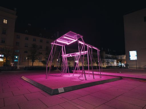 Vorschau Bild von Solarskulptur „converter“ von Judith Fegerl als
Beispiel für die Förderung des Nachhaltigkeitsbewusstseins durch
Kunst
