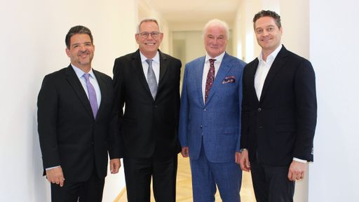  v.l.n.r.: Marcelo Feriozzi Bacci (CFO Suzano S.A.),
Walter Schalka (CEO Suzano S.A.), Wolfgang Hofer (Stiftungsvorstand
B&C Privatstiftung, Aufsichtsratsvorsitzender B&C-Gruppe), Patrick
Lackenbucher (Geschäftsführer B&C-Gruppe)
