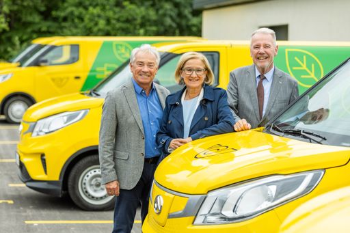 Von links: Georg Pölzl, Generaldirektor,
Österreichische Post AG, Johanna Mikl-Leitner, Landeshauptfrau von
Niederösterreich, und Klaus Schneeberger, Bürgermeister von Wiener
Neustadt.