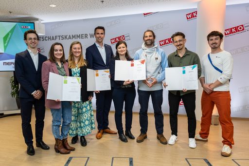  (v.l.) Maximilian Krippl (Novasign GmbH), Katharina Unger und
Sigrun Prenner (Livin Farms AgriFood GmbH), Mark Duerkop (Novasign
GmbH), Pinar Frank und Markus Lebesmühlbacher (Holloid GmbH), Thomas
Maurer und Maximilian Klammer (Studiolo OG)