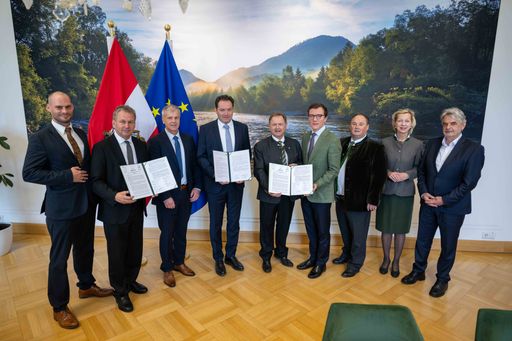  Unterzeichnung einer gemeinsamen Erklärung mit den Vertreterinnen
und Vertreter der Wertschöpfungskette Holz