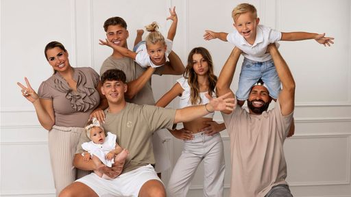 Willkommen bei Familie Weiss! / Weiterer Text über ots und
www.presseportal.de/nr/6605 / Die Verwendung dieses Bildes für
redaktionelle Zwecke ist unter Beachtung aller mitgeteilten
Nutzungsbedingungen zulässig und dann auch honorarfrei.
Veröffentlichung ausschließlich mit Bildrechte-Hinweis.