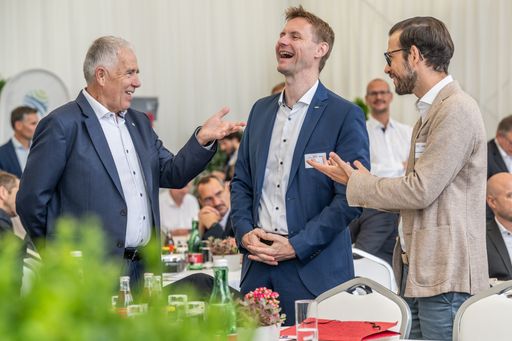  https://www.apa-fotoservice.at/galerie/37291 vlnr: Richard
Freimüller, Präsident Verband Wärmepumpe Austria, Danny Güthlein,
Vorstandsmitglied KELAG, Sebstian Suschnig, Landesrat Kärnten