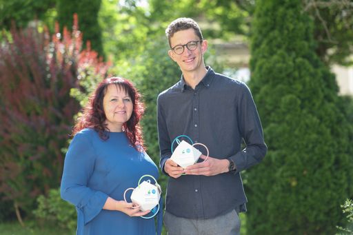  Margit Krobath (KEM-Managerin des Jahres 2024) und
David Wagner (Initiator des KEM-Projekts 2024 und Klima- und
Energiemodellregionsmanager in der Region Mostlandl-Hausruck)