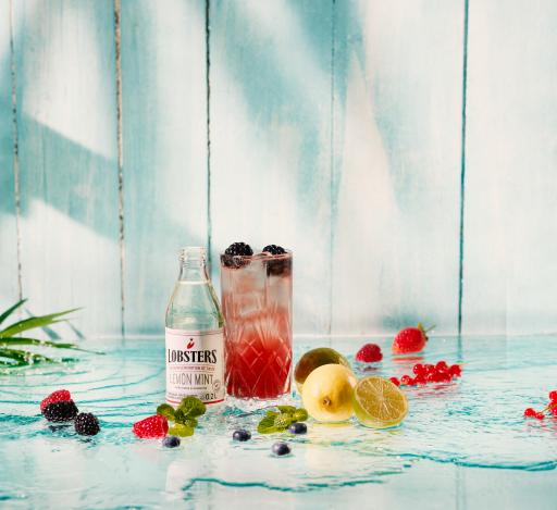 Vorschau Bild von Rezeptur: 2-3 cl Chambord Black Raspberry Liqueur Dash
Zitronensaft Lobsters Lemon Mint Minze, Brombeeren