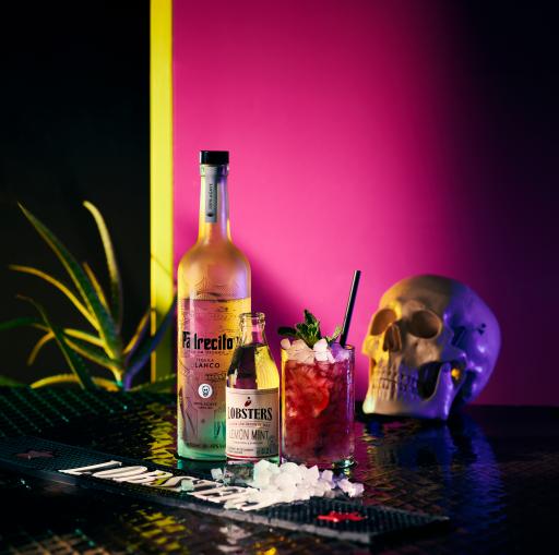 Vorschau Bild von Rezeptur: 4 cl Padrecito Tequila ⅛ Limette 1-2 cl Lime Juice
(Monin) Lobsters Lemon Mint Minzblätter