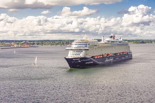  Die Mein Schiff 7 wird am Samstag in der Kieler Förde durch
Taufpatin Fenia Kalachani getauft. / Weiterer Text über ots und
www.presseportal.de/nr/75344 / Die Verwendung dieses Bildes für
redaktionelle Zwecke ist unter Beachtung aller mitgeteilten
Nutzungsbedingungen zulässig und dann auch honorarfrei.
Veröffentlichung ausschließlich mit Bildrechte-Hinweis.
