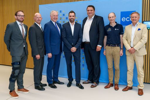  Markus Woltran, Claus Zeppelzauer, Martin
Eichtinger, Kari Ochsner, Michael Glatz, Graham Turnock, Siegfried
Knecht