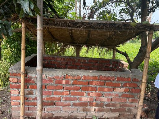 Vorschau Bild von Hier entsteht der Vermicompost (Wurmkompost), eine
nachhaltige Lösung zur Anreicherung des Bodens. Diese
klimafreundliche Technologie verbessert das Pflanzenwachstum und
unterstützt umweltfreundliche Anbaumethoden.