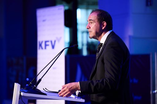 Vorschau Bild von KFV Direktor Christian Schimanofsky bei der
Eröffnung des Abends.