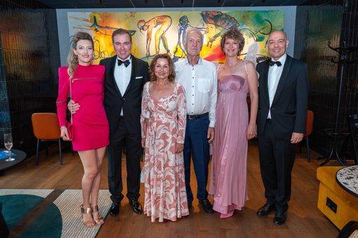  Benedikt & Juliette Komarek,, Hilde & Alfred Komarek, Anita &
Alexander Komarek