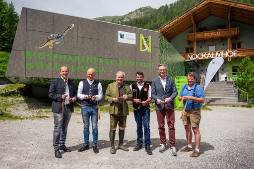 Vorschau Bild von Eröffnungsfeier: Neu gestalteten
Fossilien-Ausstellung „Versteinerte Welten“ im
Biosphärenpark-Zentrum Nockalmhof.