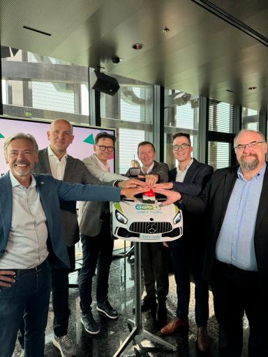 V.l.n.r.: Michael Wagenhofer (Geschäftsführer,
ORS), Wolfgang Struber (Geschäftsführer RTR-GmbH, Fachbereich
Medien), Thomas Pöcheim (Geschäftsführer, Verein Digitalradio
Österreich), Norbert Grill (Technischer Geschäftsführer, ORS), Roman
Gerner (Obmann, Verein Digitalradio Österreich), Michael Ogris
(Vorsitzender, KommAustria)