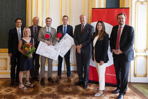  Die Fachjury des petsche pollak Awards mit den
beiden Preisträgern und dem Präsidenten des OGH Univ.-Prof. Dr.
Georg Kodek