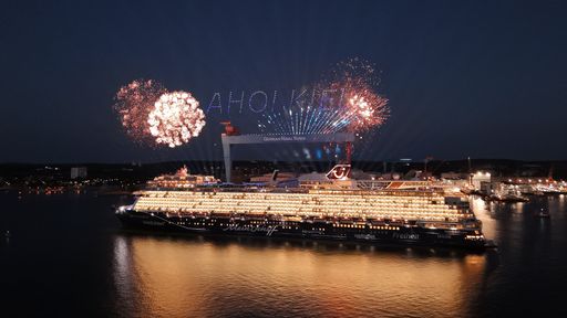 Vorschau Bild von Die Taufe der Mein Schiff 7 fand vor der Kulisse Kiels statt. ©
TUI Cruises / Weiterer Text über ots und
www.presseportal.de/nr/75344 / Die Verwendung dieses Bildes für
redaktionelle Zwecke ist unter Beachtung aller mitgeteilten
Nutzungsbedingungen zulässig und dann auch honorarfrei.
Veröffentlichung ausschließlich mit Bildrechte-Hinweis.