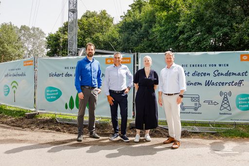 Vorschau Bild von Gruppenfoto v.l.n.r.: Michael Grübl (Head of
Enterprise Solutions Drei), Christian Kohl (Senior Head of
Enterprise Drei), Linda Kirchberger (Geschäftsbereichsleiterin Asset
Dekarbonisierung und neue Technologien Wien Energie), Sascha
Zabransky (Geschäftsbereichsleiter Telekommunikation und neue
Geschäftsfelder Wien Energie)