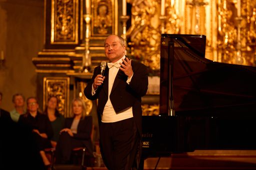 Vorschau Bild von Portrait von Kevin Conners während des
Benefizkonzerts KlangBlickMomente