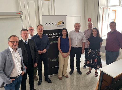 Von links nach rechts: Johann Bauer (PMU Salzburg),
Peter Valent (MedUniWien), Dirk Strunk (PMU Salzburg), Markus
Hengstschläger (MedUniWien), Noelia Urbán (IMBA), Jürgen Knoblich
(IMBA), Sasha Mendjan (IMBA), Christa Buecker (Max Perutz Labs
Wien), Frank Edenhofer (Uni Innsbruck)