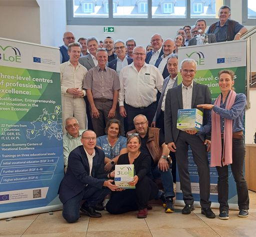 Vorschau Bild von Gruppenbild des Workshops "Duales Studium für
Mechatroniker"