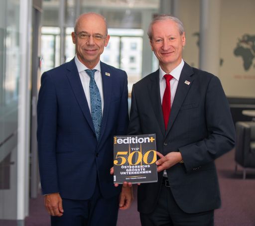 trend TOP 500 Unternehmen 2024: Um beachtliche 36
Plätze gegenüber dem Vorjahr (373) aufgerückt, behauptete TÜV
AUSTRIA seine gute Positionierung unter den 500 größten Unternehmen
des Landes: TÜV AUSTRIA CFO Christoph Wenninger, TÜV AUSTRIA CEO
Stefan Haas (v.l.n.r.)