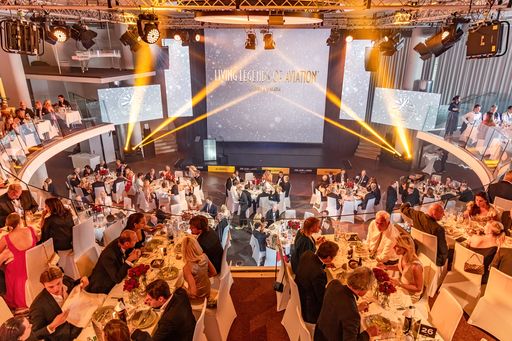 Vorschau Bild von BILD zu OTS
-scalaria_eventresort_hotel_gala_dox_teatro_livinglegendsofaviation_
credit@Michael_Haefner