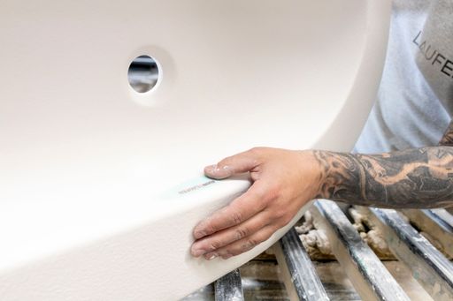 Vorschau Bild von In diesem Jahr feiert die LAUFEN Austria AG ein
bedeutendes Jubiläum: Seit 100 Jahren wird in Gmunden Keramik für
das Bad industriell gefertigt, basierend auf der langjährigen
Tradition und Expertise der Region.