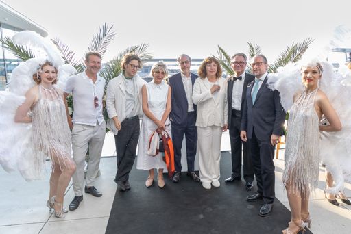  https://www.apa-fotoservice.at/galerie/35975 v.l.n.r.: Constantin
Luser, Arthur Arbesser, Xenia Hausner, Markus Schinwald, Anna
Jermolaewa, Hans-Peter Wipplinger, BM Alexander Schallenberg