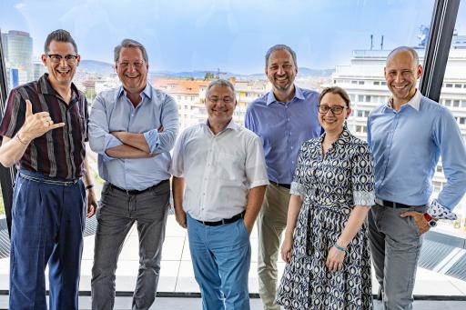 Vorschau Bild von v.l.n.r.: Karl Büche, Niki Futter, Markus Ertler, Hermann Futter,
Alexandra Ruzsa (Geschäftsführerin Compass Gruppe), Michael
Edtmayer.