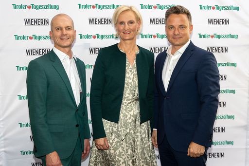  https://www.apa-fotoservice.at/galerie/37166 v.l.n.r.: Andreas
Eisendle (GF Bundesländerinnen), Silvia Lieb (CEO Moser Holding),
Rudolf Schwarz (CMO Moser Holding).