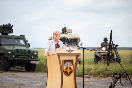 Vorschau Bild von Kommandoübergabe des Jagdkommandos in Wiener Neustadt im Beisein
von Verteidigungsministerin Klaudia Tanner.