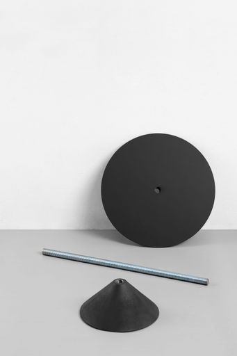 Klemens Schillinger, M24 Table, 2020;
Beistelltisch; Klemens Schillinger, Andreas Speiser, Becker Guss