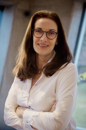 Portrait Dr. Martina Hasenhündl