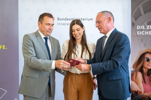 Foto von links nach rechts GD ÖSD Helmut Lackner, Barbara
Reiberger, Gerhard Karner