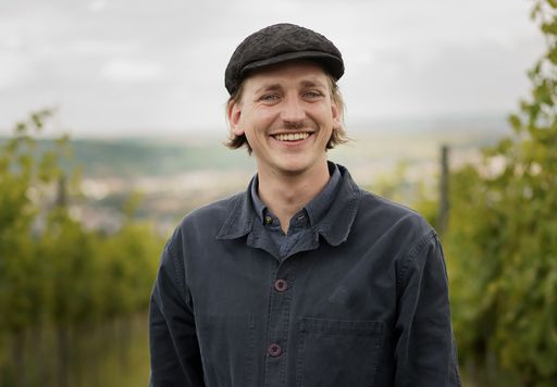 Max Zankl zählt zu einem der bekanntesten
Sommeliers im deutschsprachigen Raum und war bis zuletzt tätig im
Restaurant Obauer (5 Gault&Millau Hauben) in Werfen. Aktuell
konzentriert er sich auf seinen Weinhandel „Zankl’s Weine“.