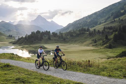  Die Partnerschaft zwischen SPORT 2000 Österreich und BIKE&CO
verfolgt das Ziel, zum führenden Fachverband im österreichischen
Fahrrad-Fachhandel zu wachsen.