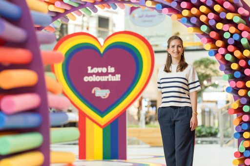  HUMA ELEVEN Center-Managerin Sabine Dreschkey
unterstützt das Charity-Fashion-Projekt von QUEER MOMENTS und LA
HONG
